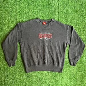 New England Patriots Sweatshirt – Men’s Medium